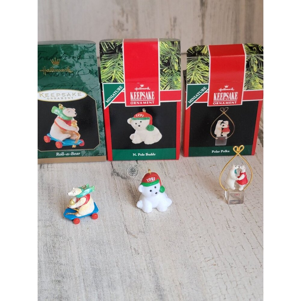 Hallmark miniature polar bear ornament Xmas‎ set ice